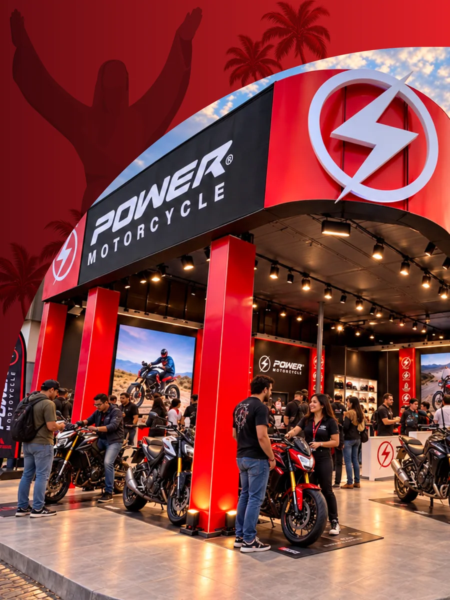 Lo nuevo en esta Expocruz 2026. Stand de Power Motorcycle en la feria, con las motos en exhibición.